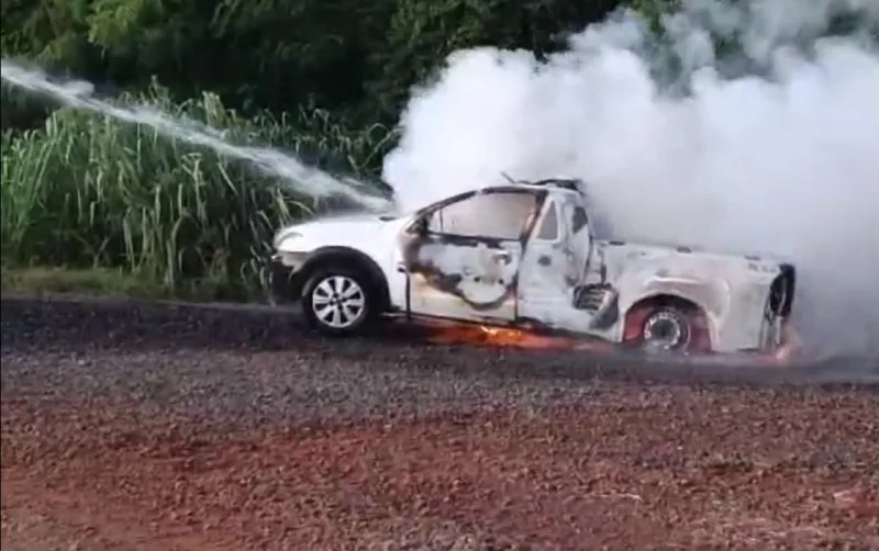 Homem é morto a tiros em Pato Bragado e carro usado no crime é incendiado