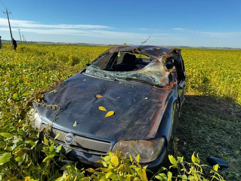 Mulher fica ferida em capotamento na PR-589 em Nova Santa Rosa