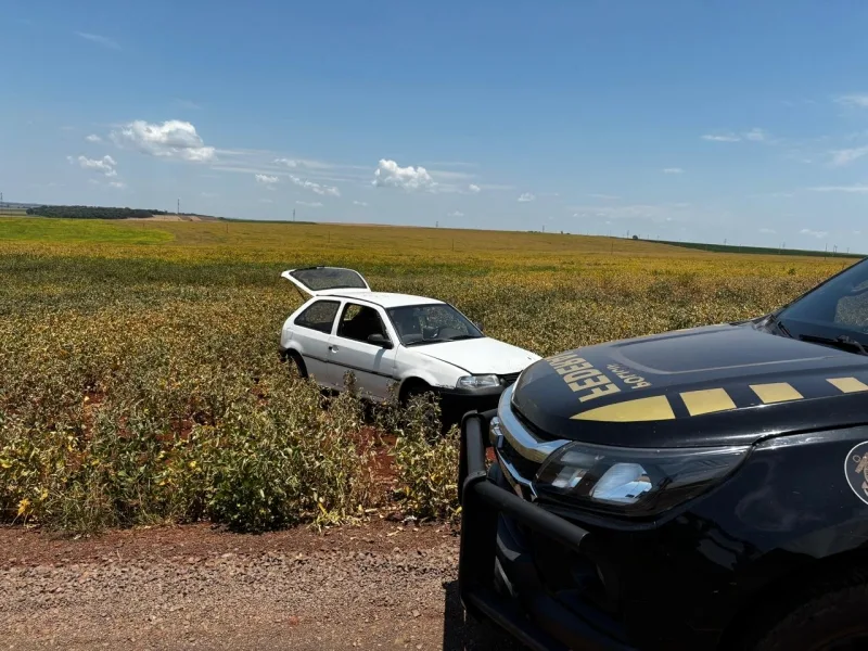 PF e BPFron apreendem carro carregado com cigarros em Guaíra