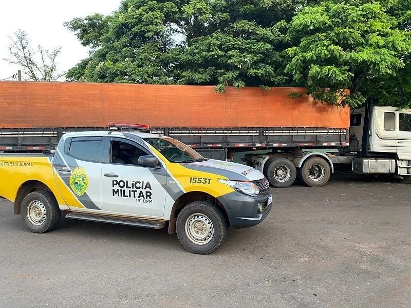 Carreta carregada com fertilizantes é tomada de assalto na BR-163 entre Mercedes e Bela Vista - Guaíra