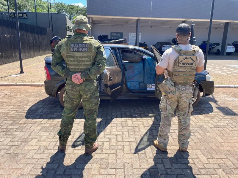 PF e BPFRON apreendem veículo com cigarros contrabandeados em Guaíra