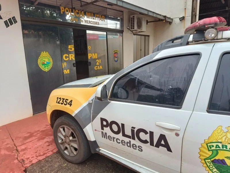 Dois iPhones são furtados na praça de Mercedes