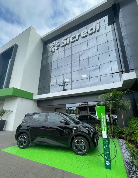Sicredi instala totem para recarga de carros elétricos e híbridos em Marechal Rondon