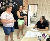 Pais iniciam a retirada dos vales de R$ 200,00 para a compra de material escolar em Mercedes