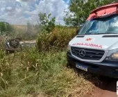 Carro capota na saída de Palotina para Terra Roxa