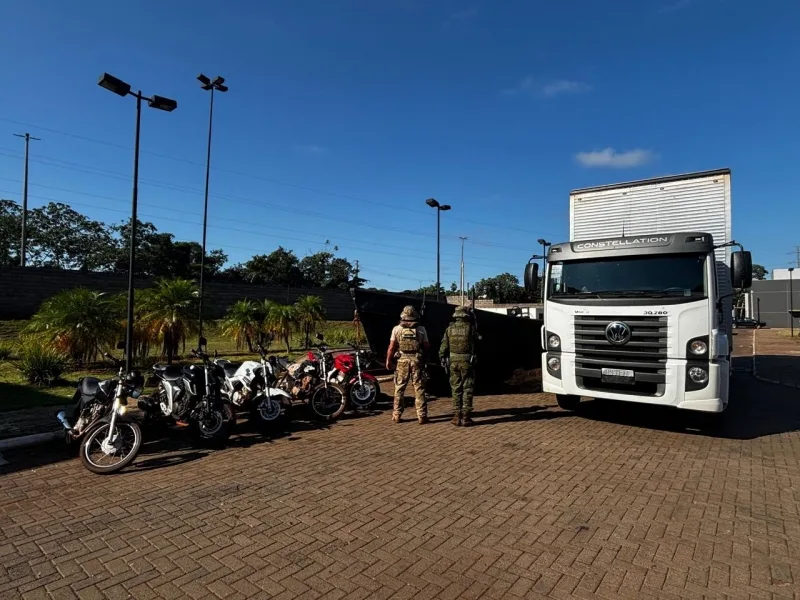 Polícia apreende caminhão, várias motos e barco com cigarros em Porto Mendes