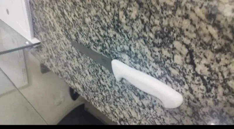 Mulher esfaqueia marido em Francisco Alves e é presa com faca dentro de hospital
