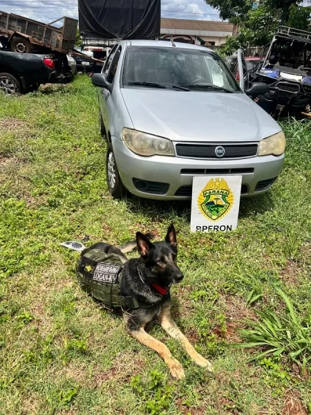 Carro sem bancos e com placa adulterada é apreendido em Marechal Rondon