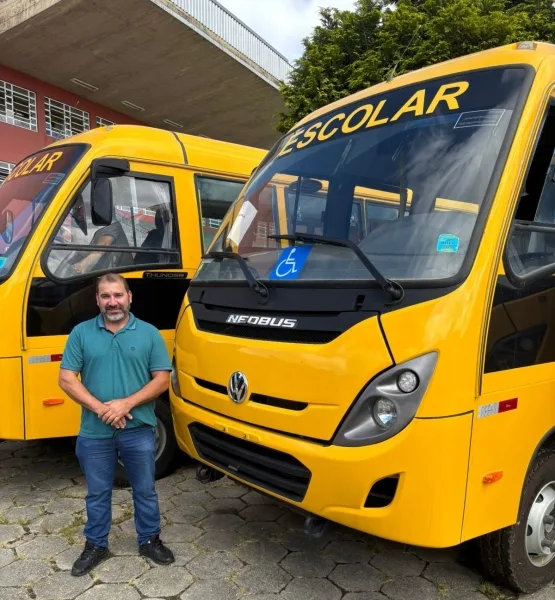 Município de Guaíra recebe novo ônibus escolar em cerimônia com Governador Ratinho Junior