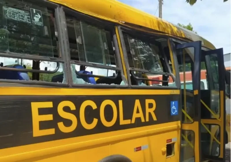 Acidente com ônibus escolar no PR deixa sete crianças feridas