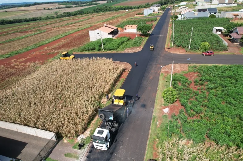 60% concluído: Asfaltamento do Renascer e Morada do Sol avança em Mercedes