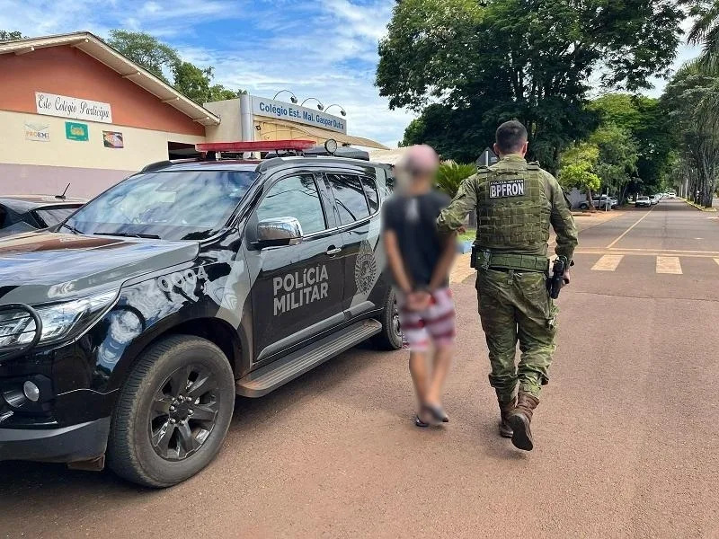 Dupla é presa com arma em frente a colégio de Nova Santa Rosa