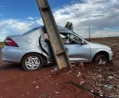 Veículo fica destruído após bater em poste entre Nova Santa Rosa e Novo Sarandi