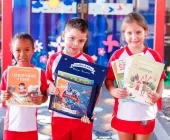 Alunos de Mercedes recebem kits pedagógicos do Programa Mais Ideb