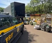 PRF apreende carreta carregada com produtos contrabandeados em Mercedes
