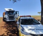 PM apreende carreta carregada com cigarros no interior de Guaíra