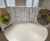 Polícia apreende eletrônicos e duas motos usadas para o contrabando, em Guaíra