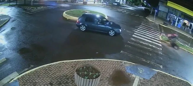Em 10 minutos, dois acidentes são registrados na mesma rotatória em Marechal Rondon