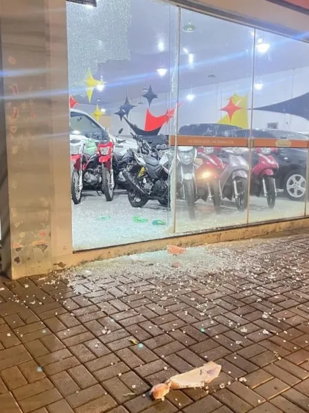 Marginais invadem revenda de veículos e furtam três motos em Palotina