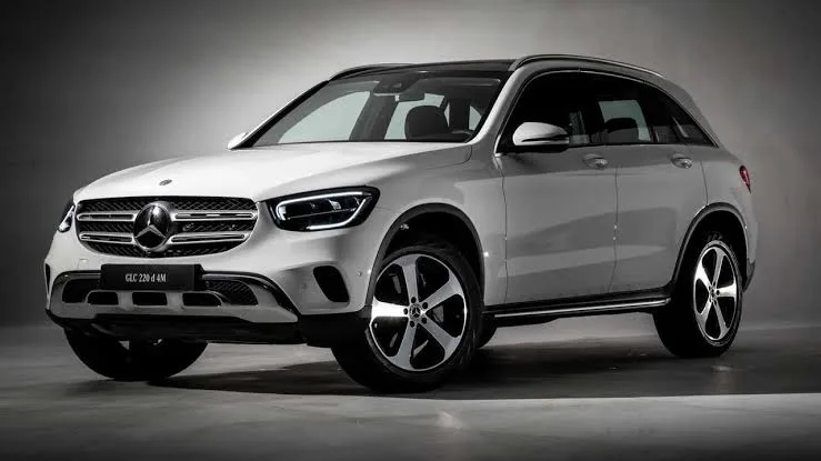 Carro de luxo Mercedes-Benz é furtado em Guaíra