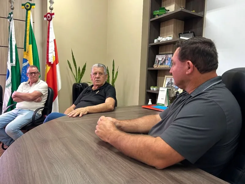 Deputado Sperafico discute investimentos e demandas de Mercedes