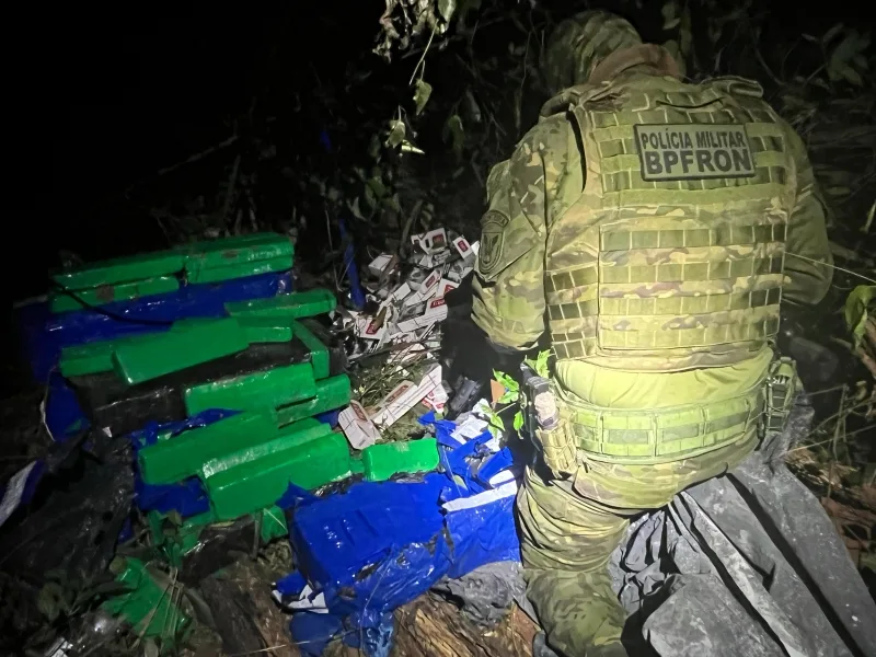 Polícia localiza carga de drogas e cigarros em meio à mata, em Guaíra