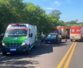 Carros batem de frente na BR-163 entre Mercedes e Guaíra e motorista é preso