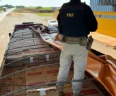 Homem é preso pela PRF com carreta carregada de cigarros em Guaíra