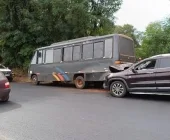 Colisão envolvendo Fiat Toro e ônibus deixa homem ferido entre Marechal e Porto Mendes