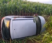 Carro sai da pista e tomba em vala na PRc-467 em Marechal Rondon