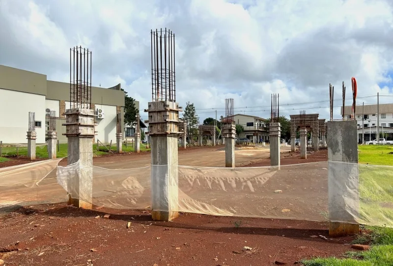 Com nova empresa, obras da Rua Coberta de Mercedes serão retomadas na segunda-feira