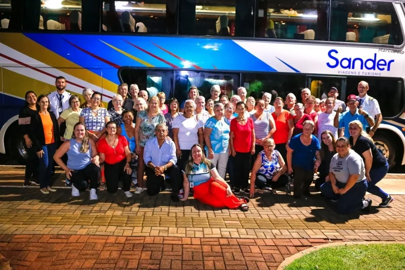 Prefeitura leva 40 idosos de Mercedes para passeio gratuito pelo Paraná