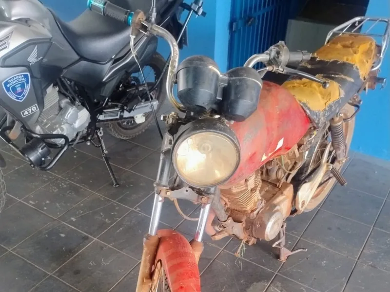 Guarda Municipal retira moto irregular de circulação em Guaíra