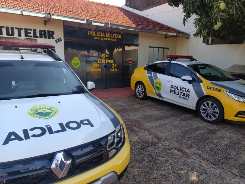 Homem é preso ao ferir mulher com faca em Mercedes