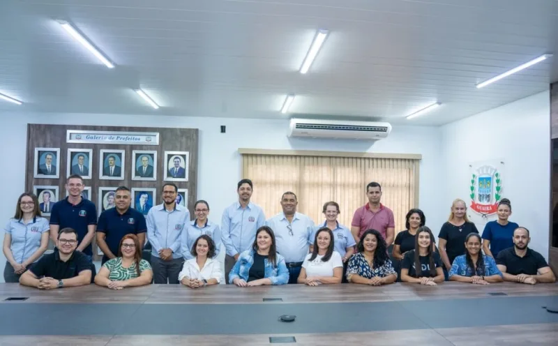 Prefeitura de Guaíra empossa 13 novos servidores públicos