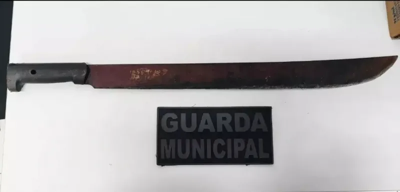 GM prende homem que ameaçou mulher com facão em Guaíra