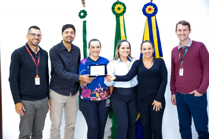Guaíra recebe visita do Sesc para entrega de título e parceria em novos projetos culturais