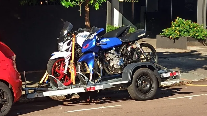 PM encerra 'racha' de motos e leva 15 pessoas para delegacia, em Toledo