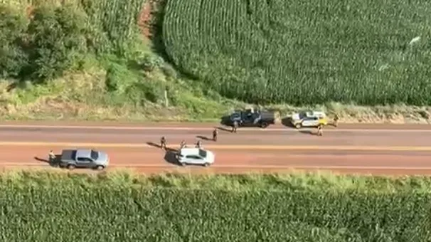 Helicóptero da PM intercepta carro com drogas em Toledo e homem é preso