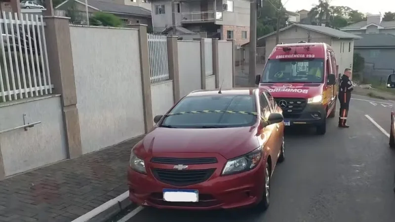 Criança de 3 anos morre após ser esquecida por cerca de 10 horas dentro de carro em SC