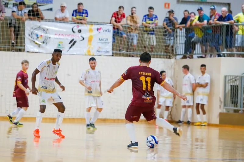 Equipes finalistas da Copa Alfa de Futsal serão conhecidos hoje, em Mercedes