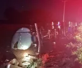 Carreta de Marechal Rondon tomba na BR-163: homem morre e criança fica em estado grave