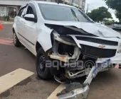 Carros colidem em cruzamento no centro de Marechal Rondon
