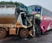 Colisão frontal entre caminhão e ônibus deixa três mortos na BR-272
