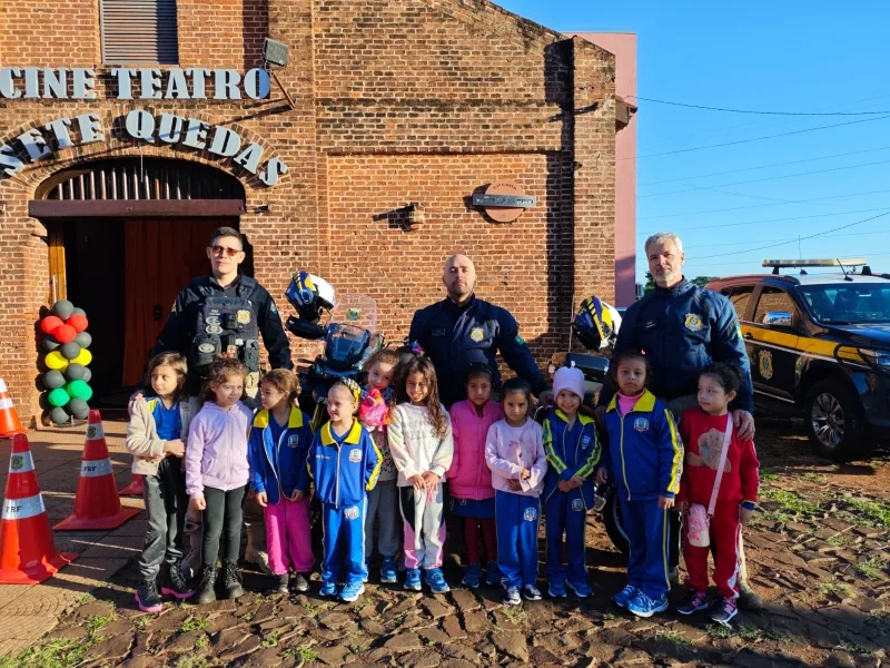 PRF realiza campanha 'Desacelere: seu bem maior é a vida', em Guaíra
