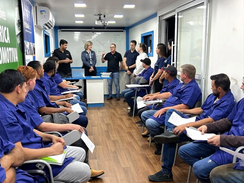 Mercedes inicia capacitações gratuitas em Mecânica e Injeção Eletrônica