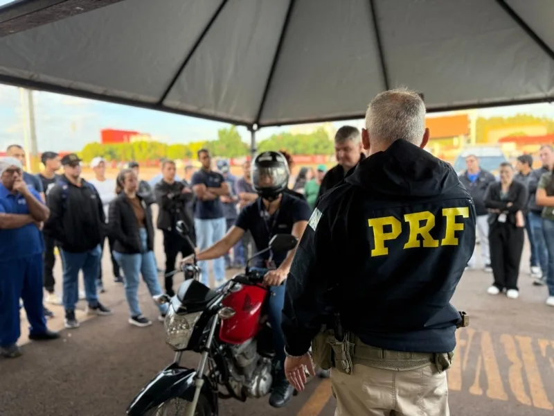 PRF realiza Ação Educativa para motociclistas em empresa de Marechal Rondon