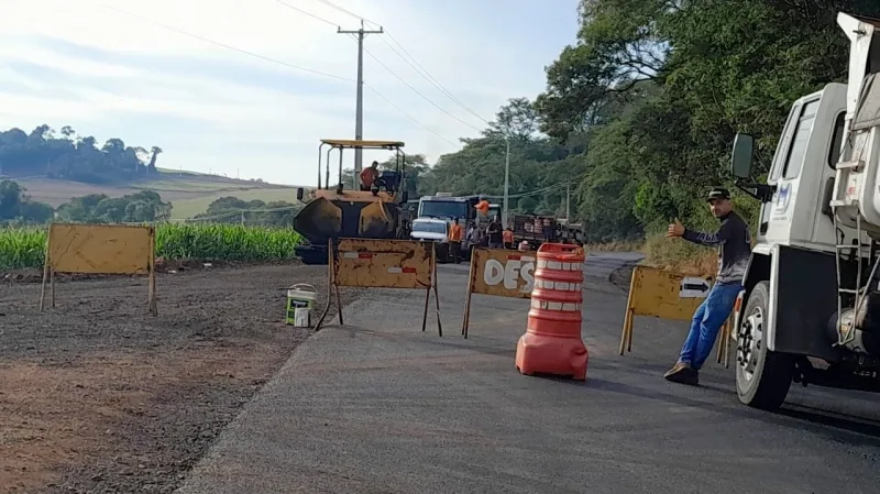Obras do asfalto entre Mercedes e Três Irmãs têm novo trecho bloqueado