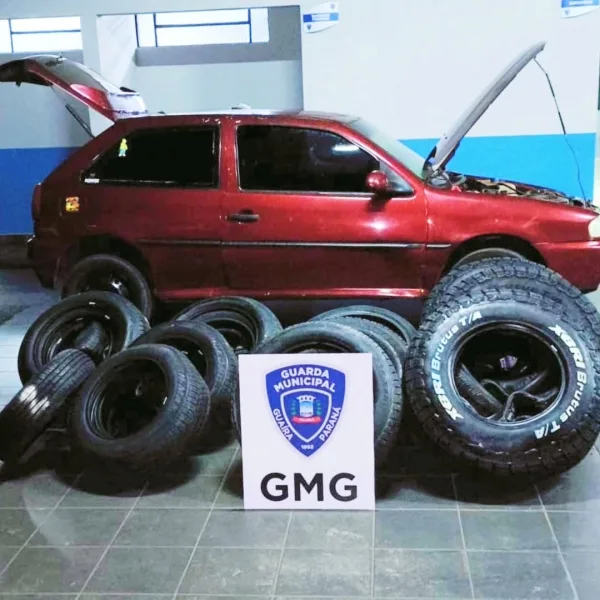 Carro lotado de pneus do Paraguai é apreendido pela GM em Guaíra