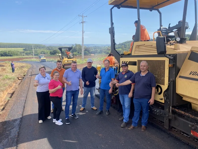 Vereadores de Mercedes acompanham obras de revitalização da estrada para Três Irmãs